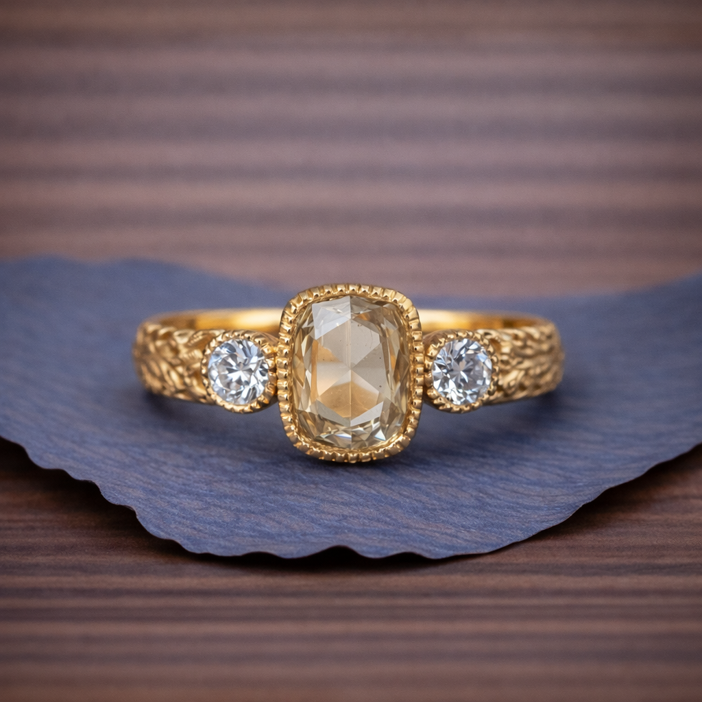 Gold ring with a central diamond and two smaller diamonds 