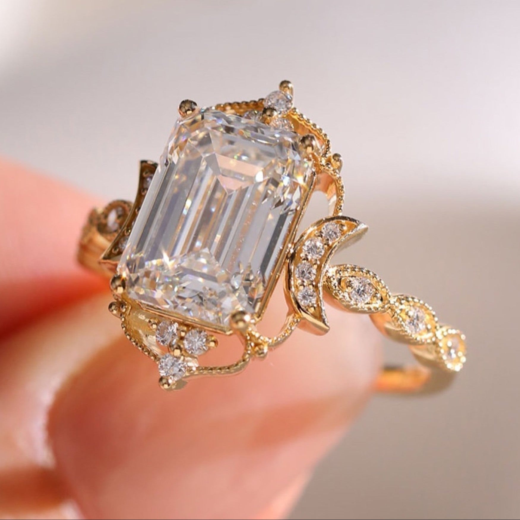 Vintage  Emerald Lab Grown Art Deco Engagement Ring Gold Wedding Anniversary Ring