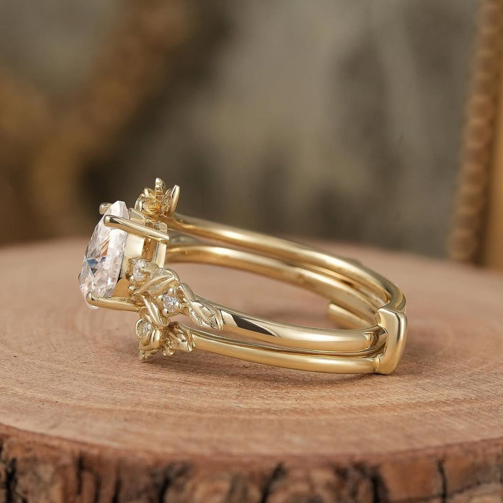 Pear Moissanite Vintage Engagement Ring Set Gold Bridal Wedding Ring Set