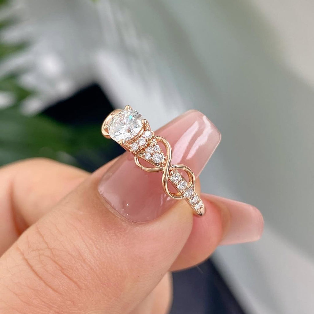 Round Cut Diamond Vintage Inspired Engagement Ring with Twisted Gold Band and Side Accents | Elegant Moissanite Diamond Ring