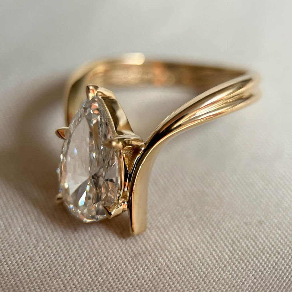 Pear Cut Moissanite Engagement Ring Bypass Gold Wedding Ring