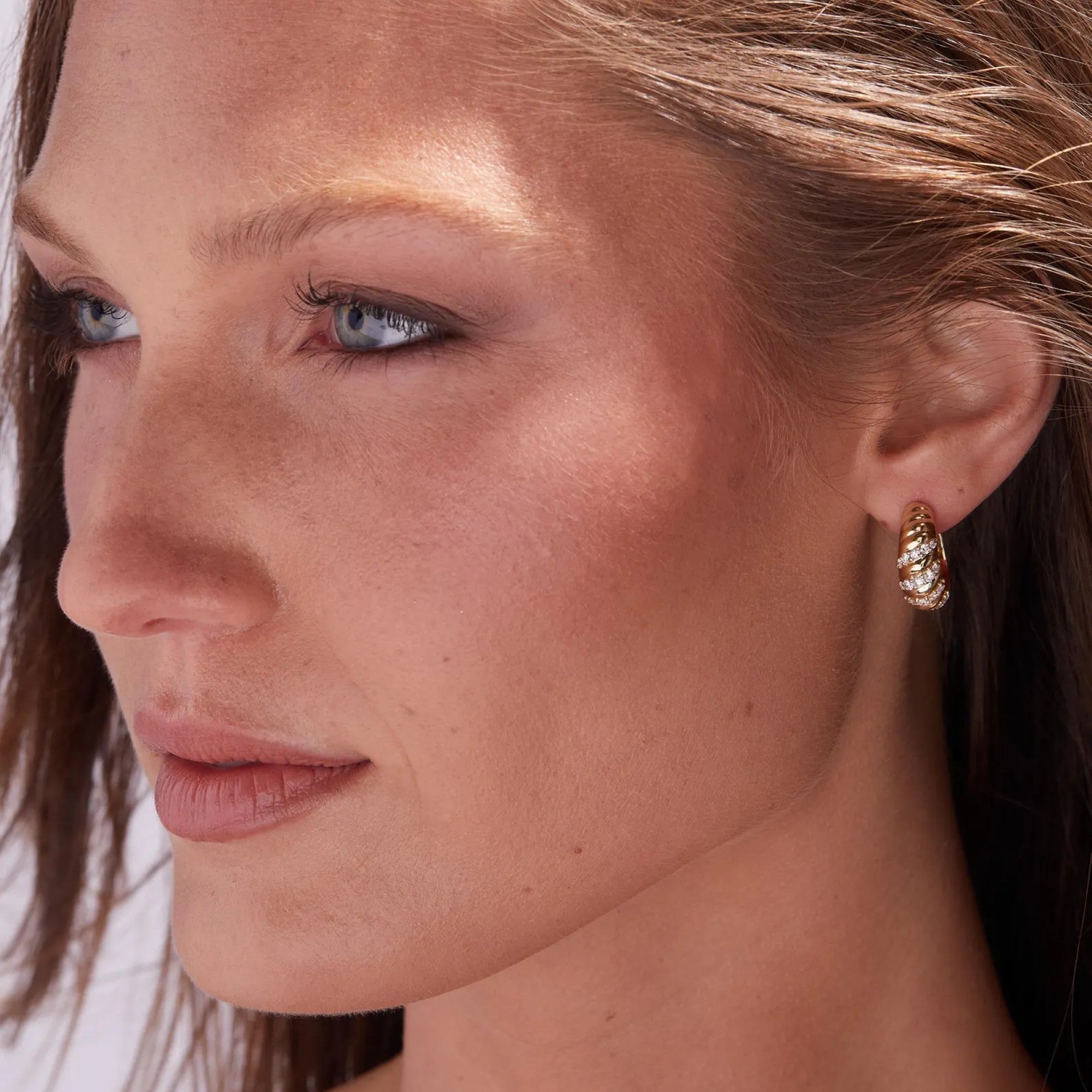 0.80 TCW Round Cut Moissanite Diamond Huggie Hoop Earring Elegant Twist Design