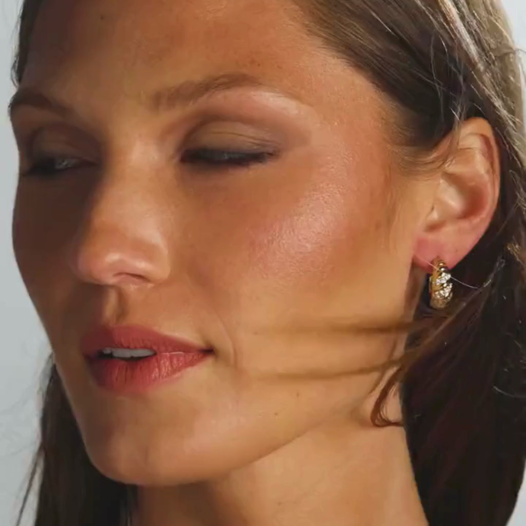 0.80 TCW Round Cut Lab Grown Diamond Huggie Hoop Earring Elegant Twist Design